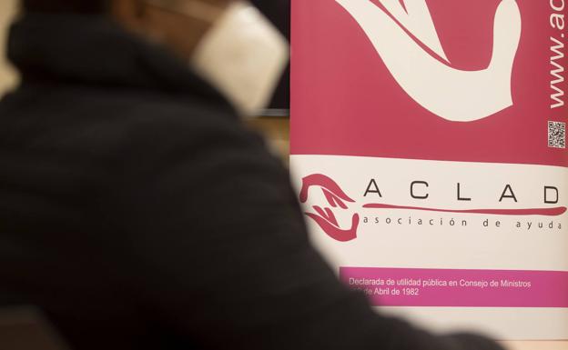 Mía, víctima de la explotación sexual: «Llamaban a la puerta y hacíamos un desfile como si fuéramos mercancía»