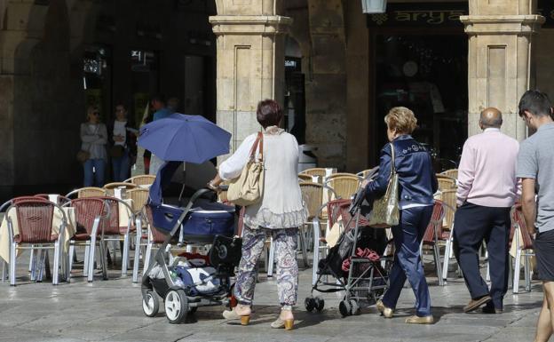 Salamanca abre la convocatoria de las ayudas por nacimiento o adopción