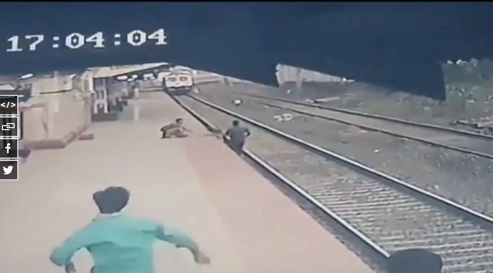 Vídeo: el heroico rescate de un niño a punto de ser arrollado por un tren