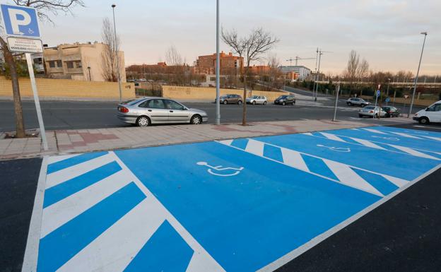 Los vehículos de Carrascal de Barregas con tarjeta de movilidad reducida no pagarán la ORA en Salamanca