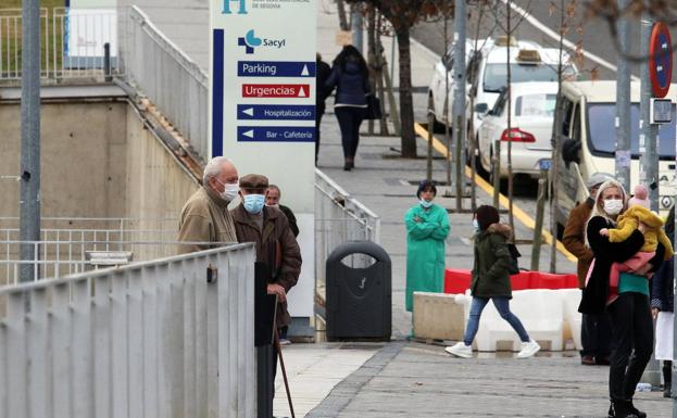 Segovia encadena tres días sin fallecidos por covid y baja de los 30 ingresados en planta