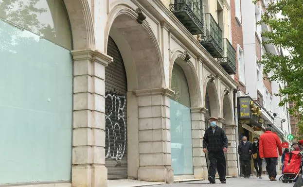 Un supermercado ocupará las antiguas galerías Duvicentro en la calle Duque de la Victoria de Valladolid