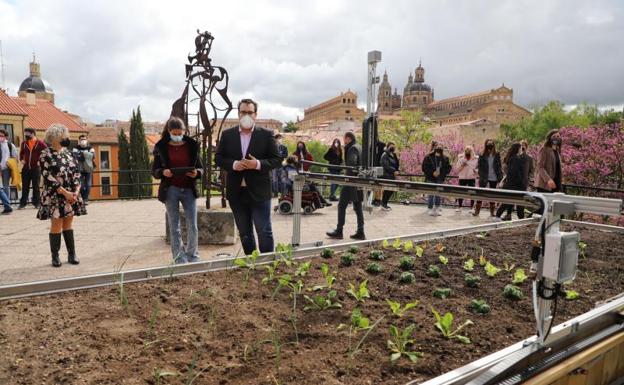 La Universidad de Salamanca presenta un robot con capacidad para cuidar y mantener un huerto