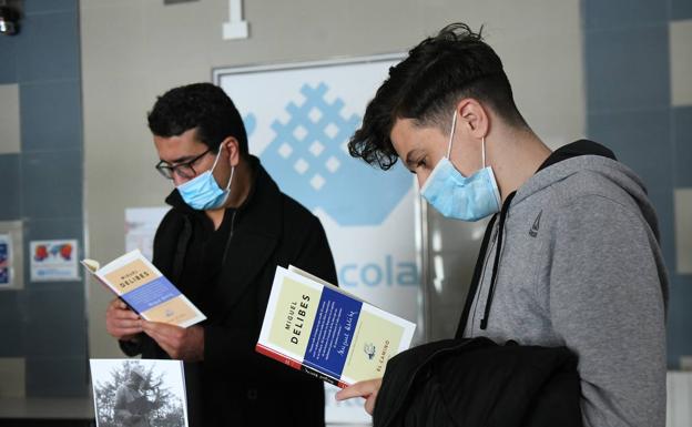 'El camino' para aprender español: la obra de Delibes sirve para enseñar el idioma a inmigrantes en Valladolid