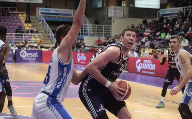 El Real Valladolid Baloncesto apura en Almansa sus opciones de 'play off'