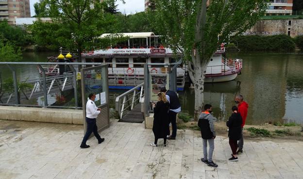 Denuncian por posible exceso de aforo al barco La Leyenda del Pisuerga por llevar a 94 pasajeros en Valladolid