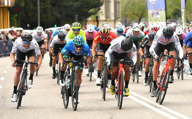 David Martín repite triunfo al esprint en la recta de la Cúpula del Milenio