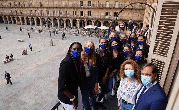 Salamanca homenajea a las subcampeonas de Europa a las puertas de la final de la Liga Femenina