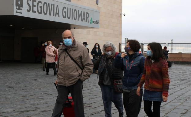 Usuarios del Avant afirman que las frecuencias de los trenes dificultan la conciliación