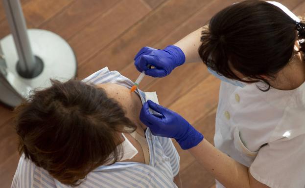 Medina vacuna esta semana a los nacidos en 1950 y 1951 y Esguevillas a aquellos de 1942 a 1951