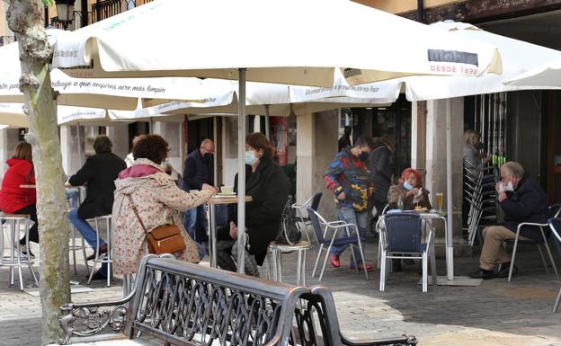 La hostelería reabre de nuevo su interior con incertidumbre y un 70% menos de caja
