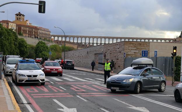El tráfico en Vía Roma se triplica por el cierre por obras de la calle San Gabriel