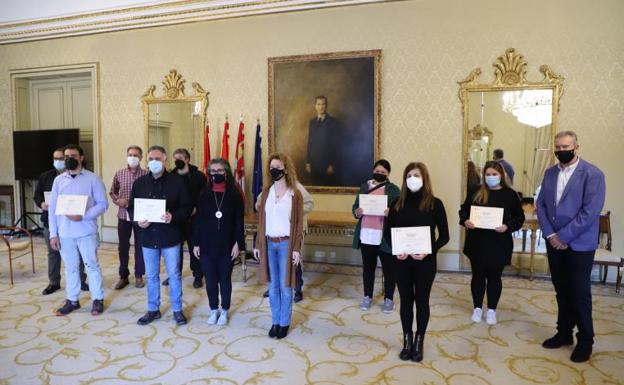El Ayuntamiento entrega 28 nuevos diplomas a los participantes en los cursos del programa CON…VENCE-T