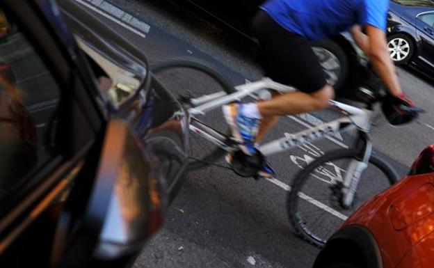 La cuantiosa multa que supone circular en bicicleta tras beber alcohol