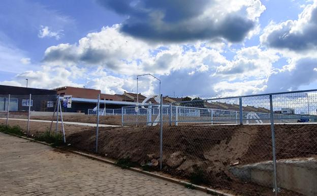 El pleno de Carrascal aprueba el uso y tarifas de la nueva piscina municipal