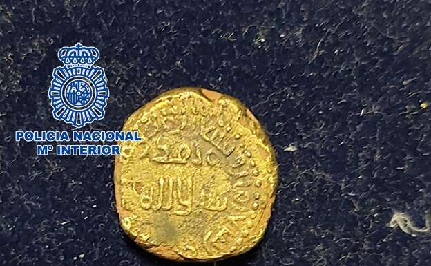 Recuperan un valioso dinar de oro del siglo VIII