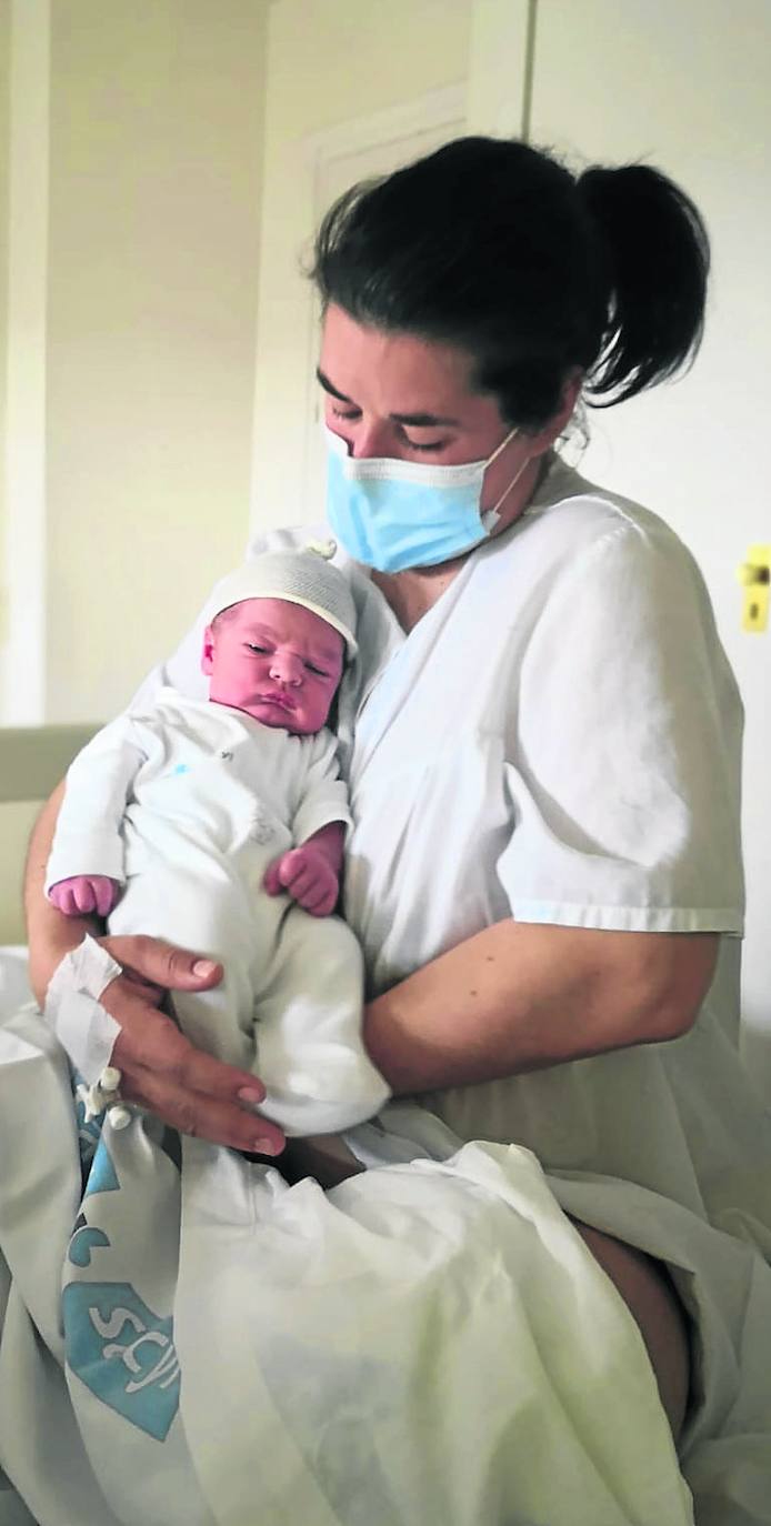 Da a luz sin saber que estaba embarazada: «El cólico se llama Pablo y pesa cuatro kilos»
