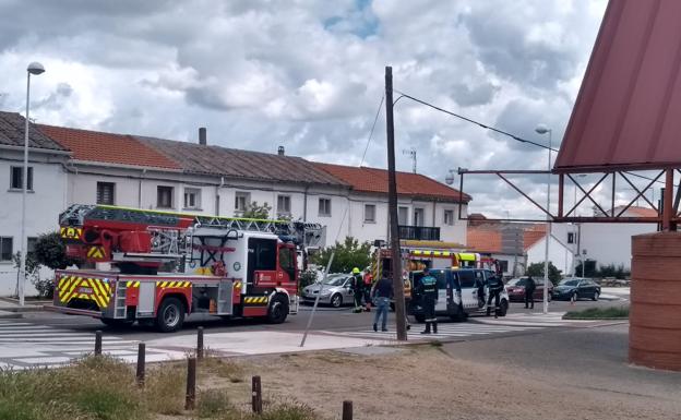 Un incendio en una vivienda del barrio de La Vega de Salamanca causa la alarma entre los vecinos