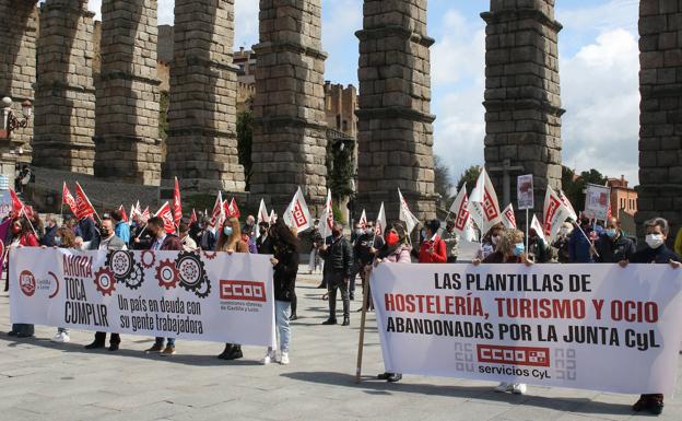 Unas 150 personas reclaman a los políticos de Segovia un acuerdo para cambiar el modelo productivo