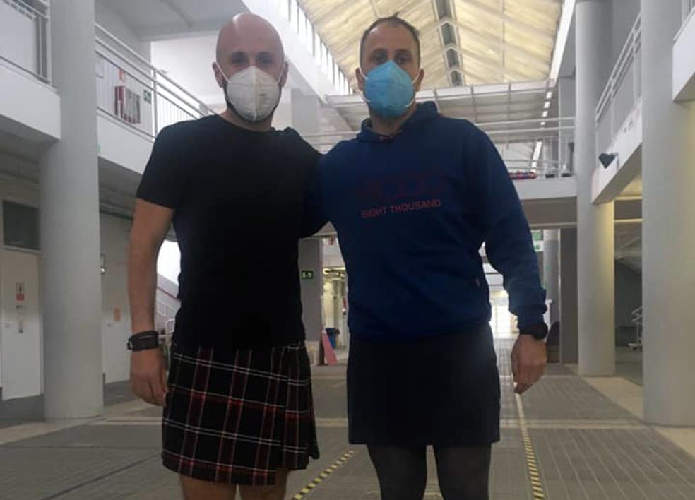 Dos profesores de Pedrajas acuden a clase en falda tras oír un comentario homófobo