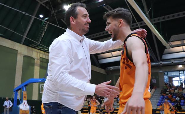 Sergio Vicente 'Yeyo': «Me quedo en el Aquimisa, me apetece entrenar un año entero aquí»