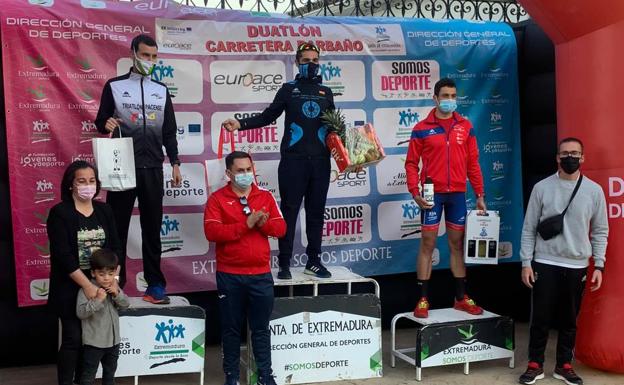 El salmantino Ángel Gutiérrez conquista el Duatlón Carretera Barbaño en Extremadura