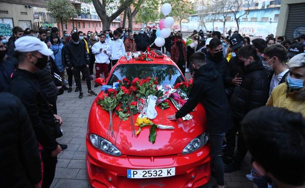 Pajarillos homenajea a los dos jóvenes fallecidos en el accidente de tráfico de Almazán