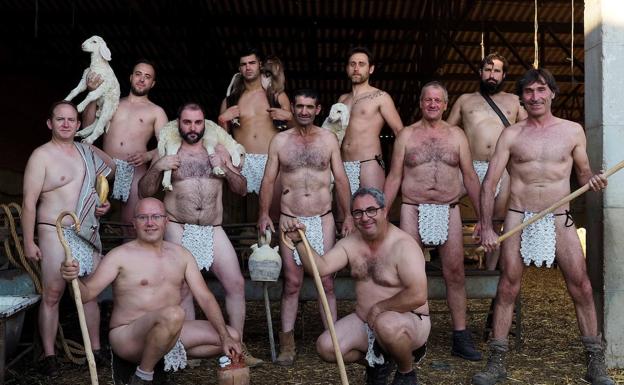 Pedrajas recauda 19.356 euros con su calendario erótico solidario