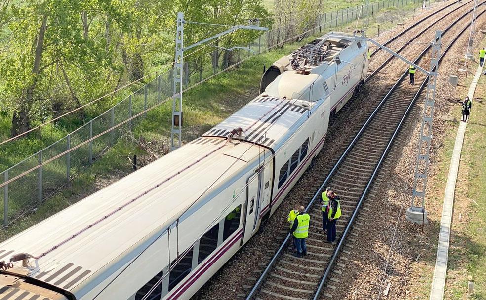 El descarrilamiento de un Alvia en León obliga a trasladar a cuarenta viajeros