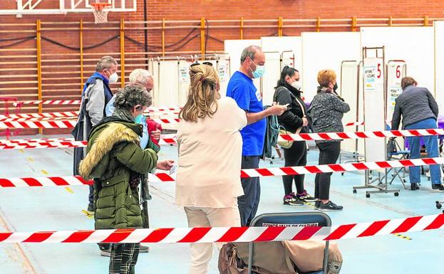 4.000 palentinos recibirán la primera dosis esta semana a pesar del freno en vacunas