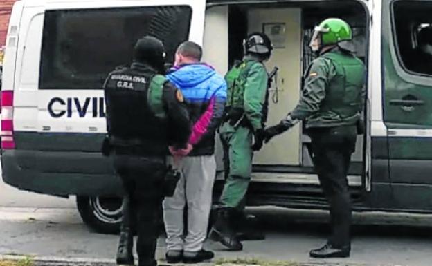 Ingresa en prisión 'Rini', presunto miembro de la banda del BMW en busca y captura