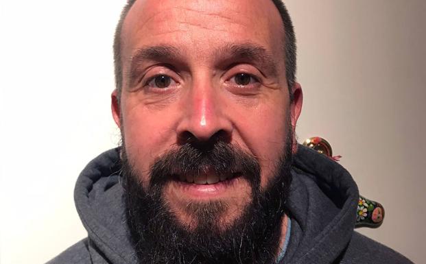 Rubén Cambronero, 47 años, maestro: «Desde un principio he sido provacuna»