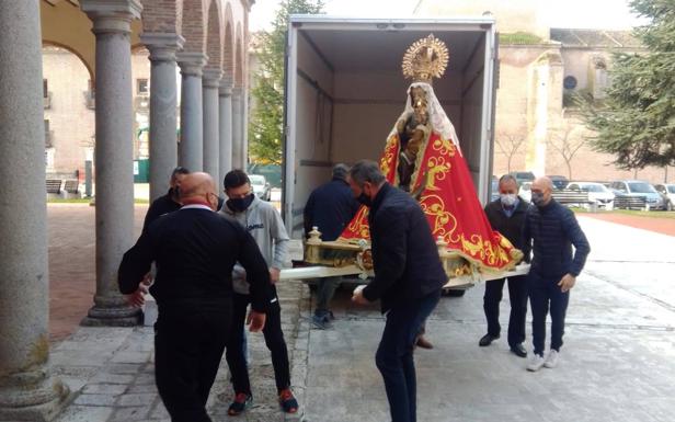 La imagen de la Virgen de la Soterraña sale de su cripta