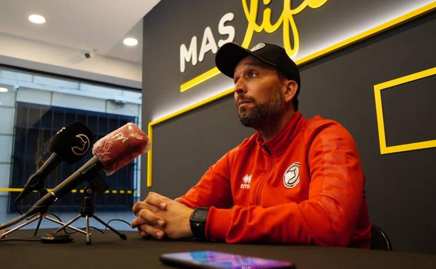 Hernán Pérez: «Hay que salir a ganar, marcar pronto y manejar las emociones en función de lo que pase en otros campos»