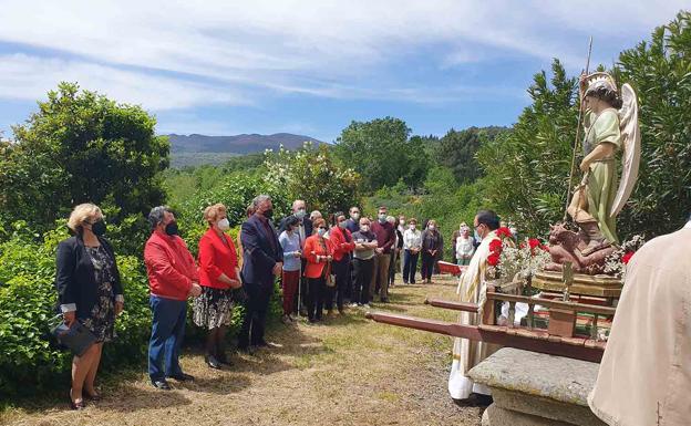 Bendición de campos y de bizcochos por San Miguel en Monforte de la Sierra