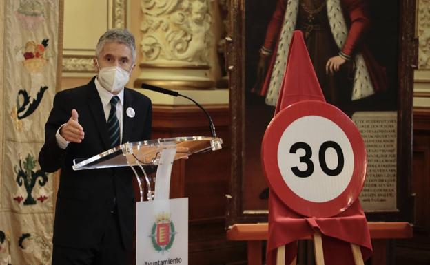 Marlaska afirma en Valladolid que los peajes de las autovías están «en estudio»