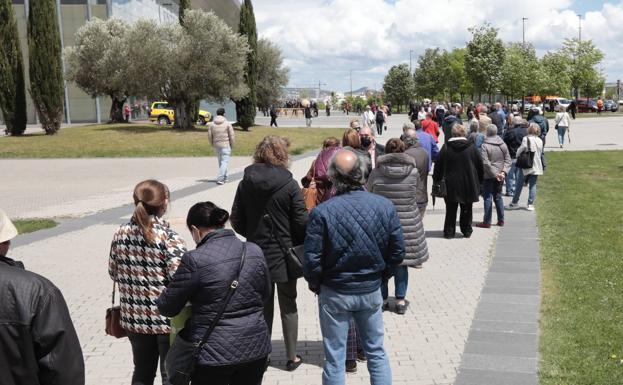 Castilla y León prevé generalizar a finales de mayo la vacunación masiva de la franja de 50 a 59 años