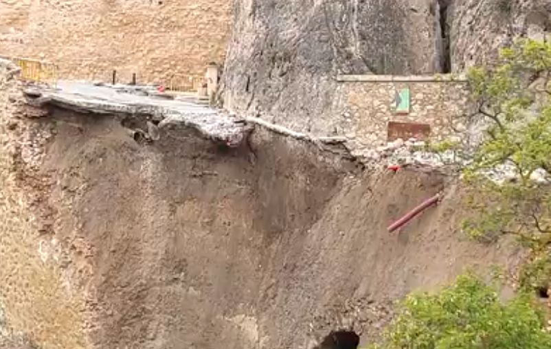 Vídeo: se derrumba una calle del centro de Cuenca