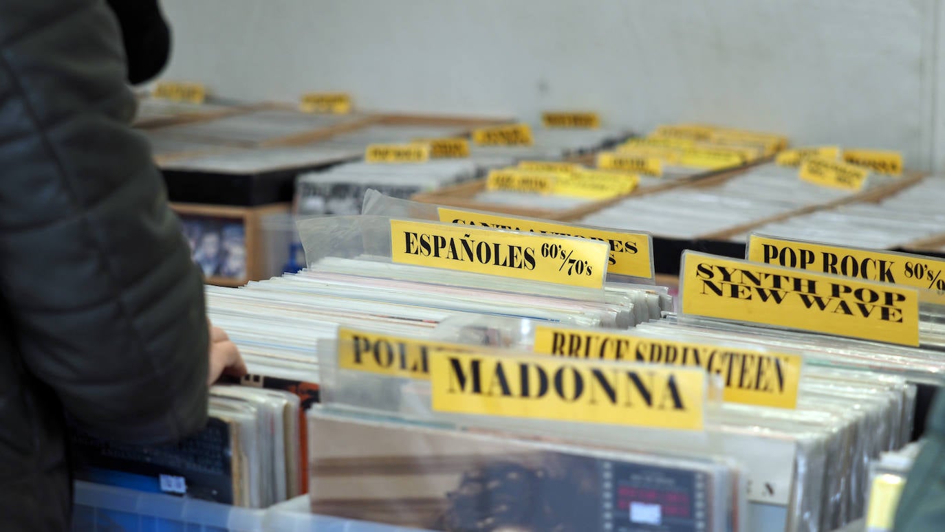 Feria Internacional del Disco en la plaza de Portugalete de Valladolid