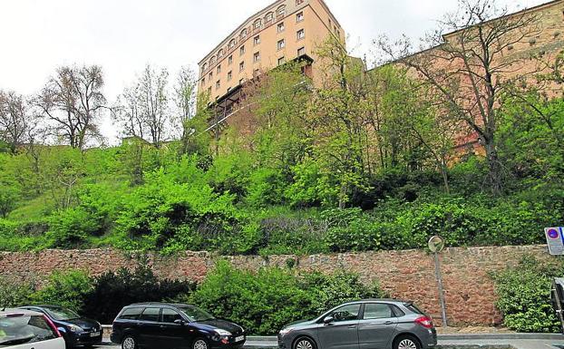 El ascensor del paseo del Salón sigue pendiente del informe de impacto sobre el patrimonio