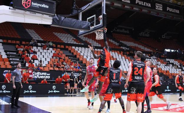 El tiro exterior vuelve a condenar a Usal La Antigua ante La Zubia y se despide del ascenso a LEB Plata