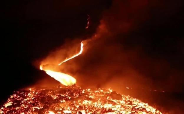 Los impresionantes ríos de lava del volcán Pacaya de Guatemala amenazan las comunidades que viven cerca del cráter