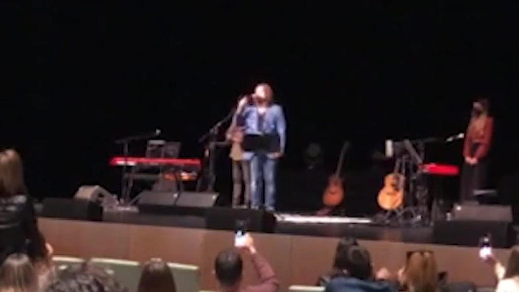 Vídeo: Andrés Suarez suspende un concierto en Vigo al no cumplirse las medidas sanitarias