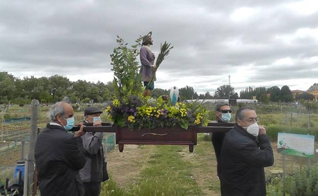 A San Isidro: buenas cosechas, precios justos, y ante todo, salud