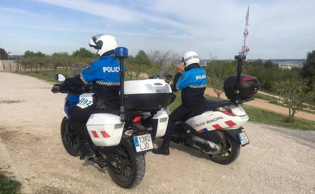 Detenidos dos hermanos por golpear a los policías al irrumpir en una fiesta en una peluquería de Valladolid