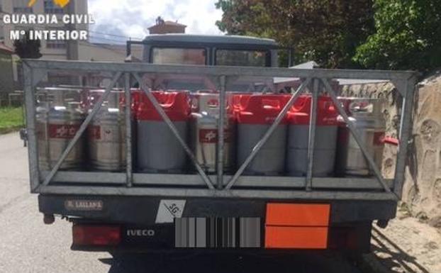 Roba en Villacastín un camión cargado de bombonas de butano y la Guardia Civil lo detiene en la Nacional VI