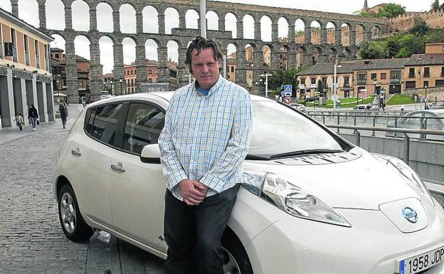 «En el momento en el que bajen los precios, los coches eléctricos adelantarán a los Ibiza o Corsa»