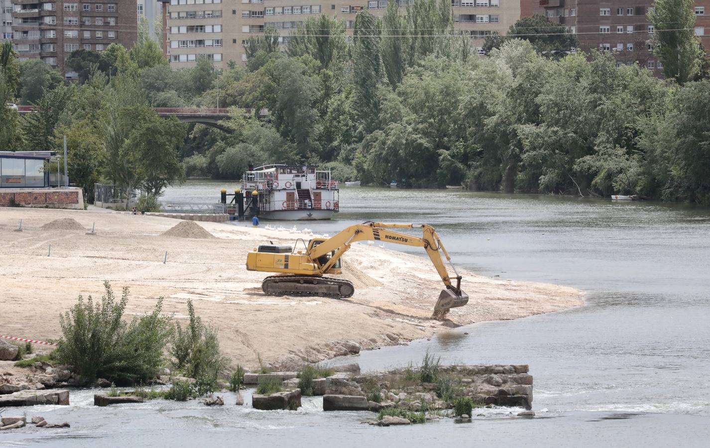 La playa de Las Moreras de Valladolid se prepara para la temporada de verano