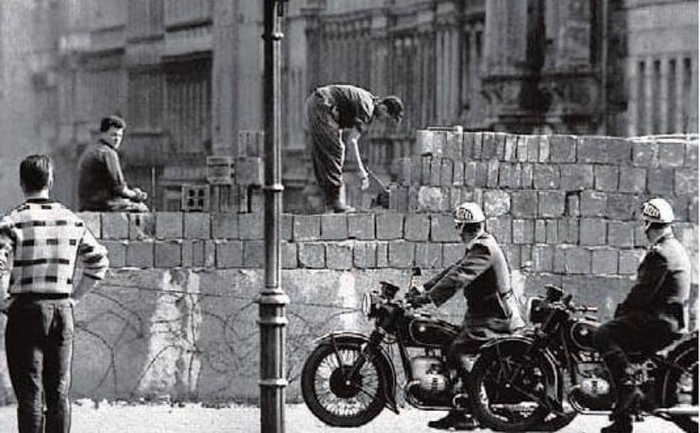 1961: Construcción del muro de Berlín