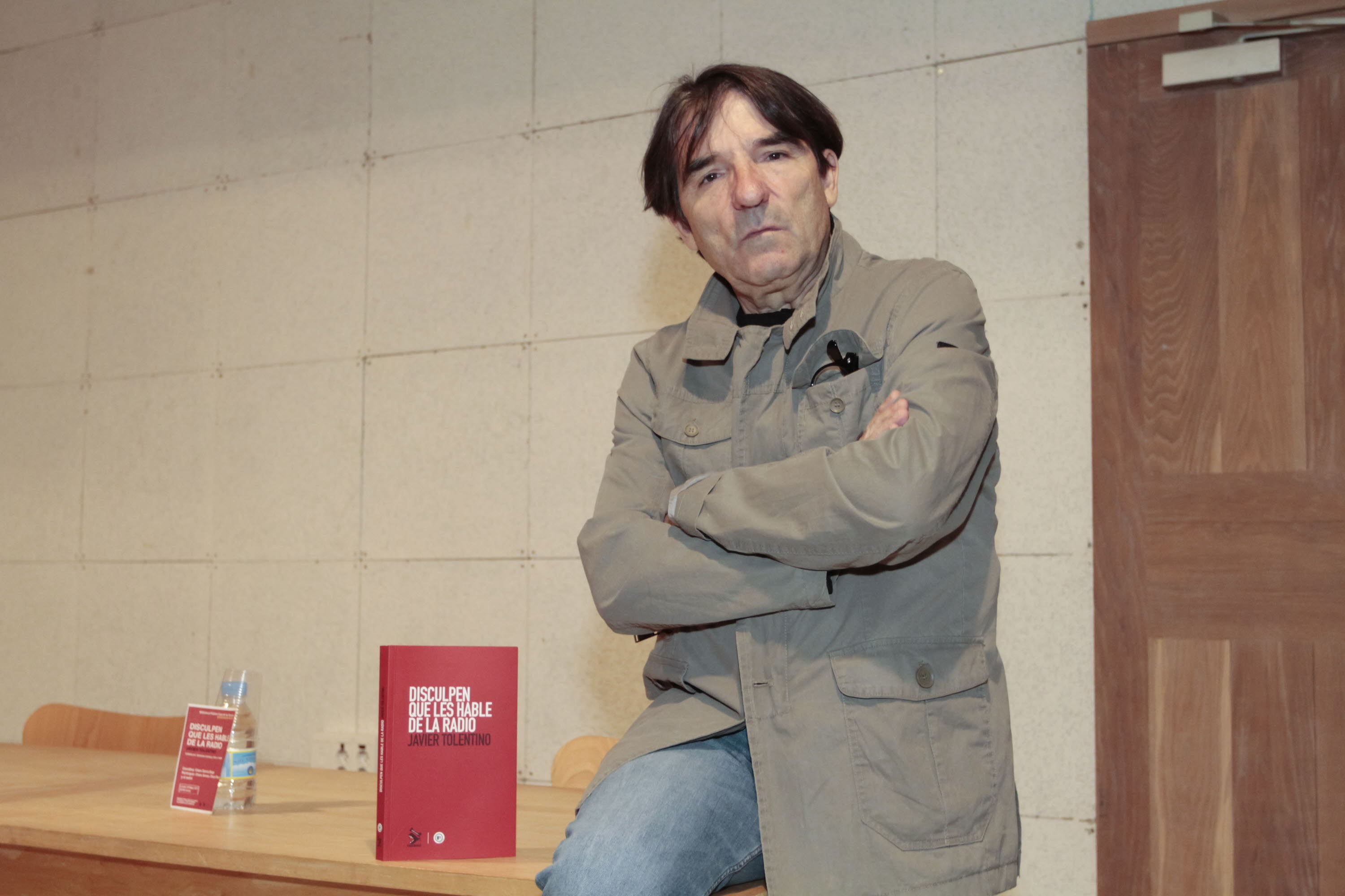 Javier Tolentino presenta su ópera prima en La Casa de las Conchas de Salamanca